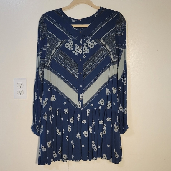 Free People (Women's M) "From your heart" Blue Floral Print Baby doll Mini Dress - Picture 4 of 8